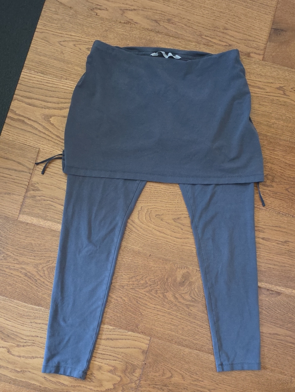 Athleta Shorts Leggings Size M Organic Cotton Dark Grey
